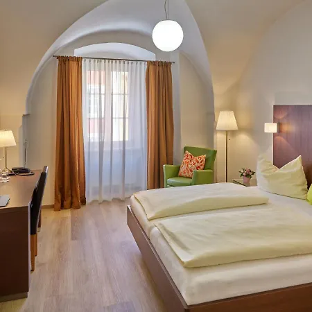 Stadthotel Hotel 4*