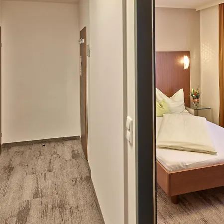Stadthotel Otel 4*
